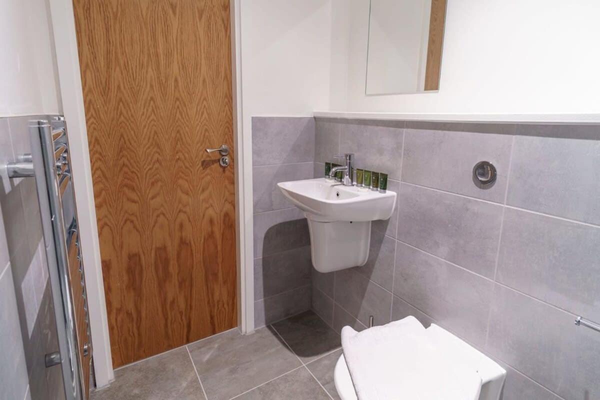 Stunning 2 Bed Apartment In Salford With Views Manchester Eksteriør bilde