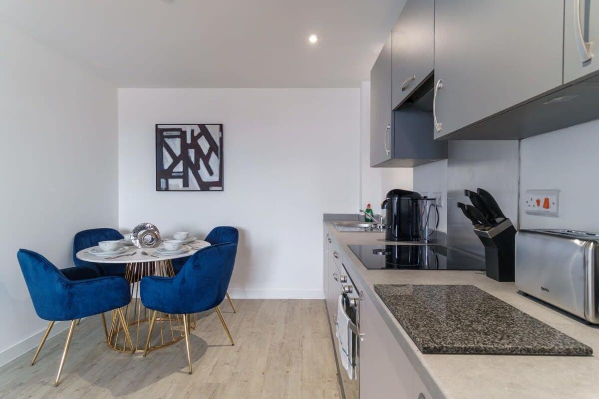 Stunning 2 Bed Apartment In Salford With Views Manchester Eksteriør bilde