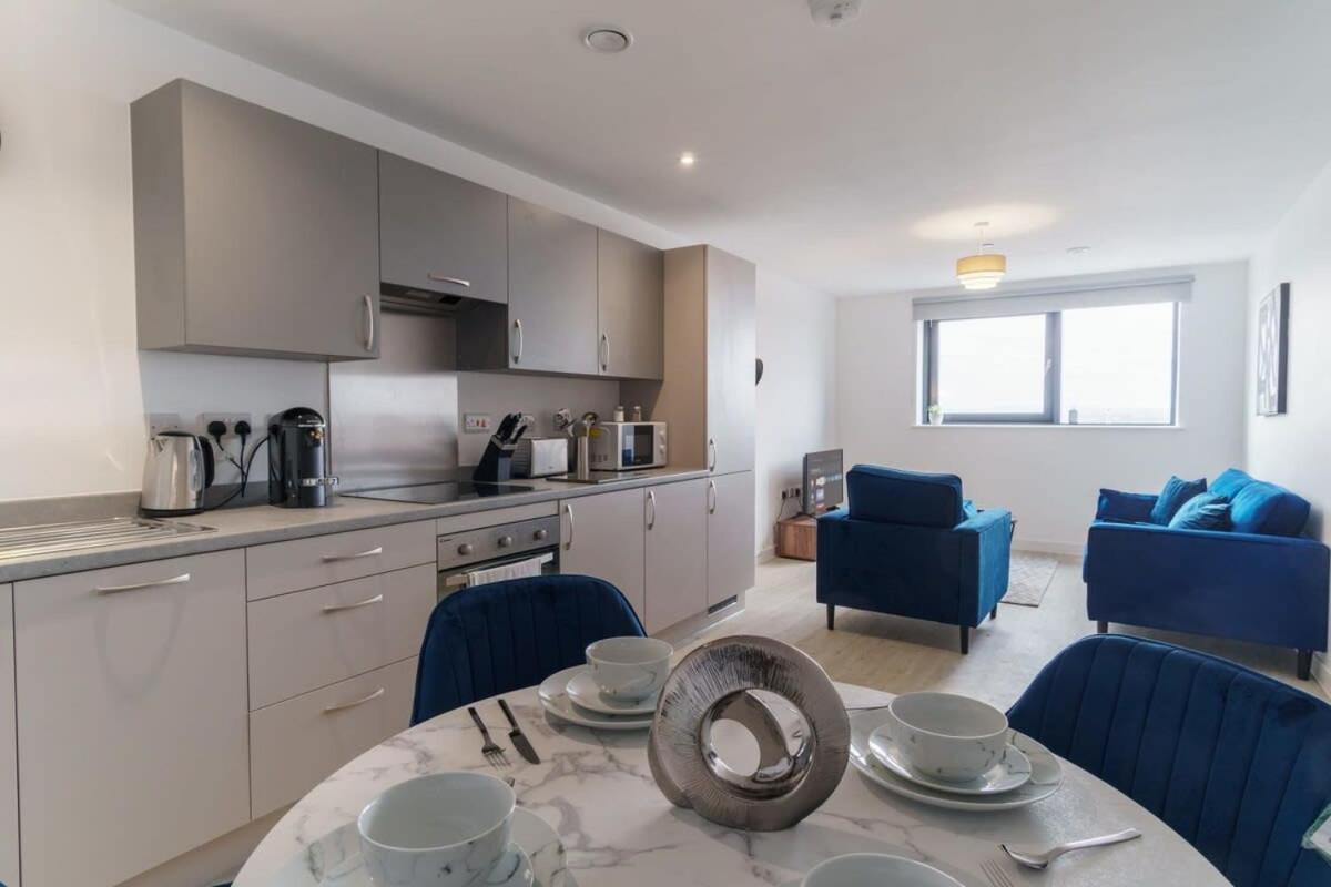 Stunning 2 Bed Apartment In Salford With Views Manchester Eksteriør bilde